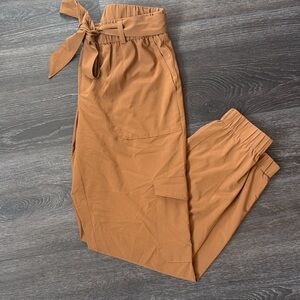NWOT Banana Republic Air Stretch Tie Waist Cargo Joggers in Tan - XS